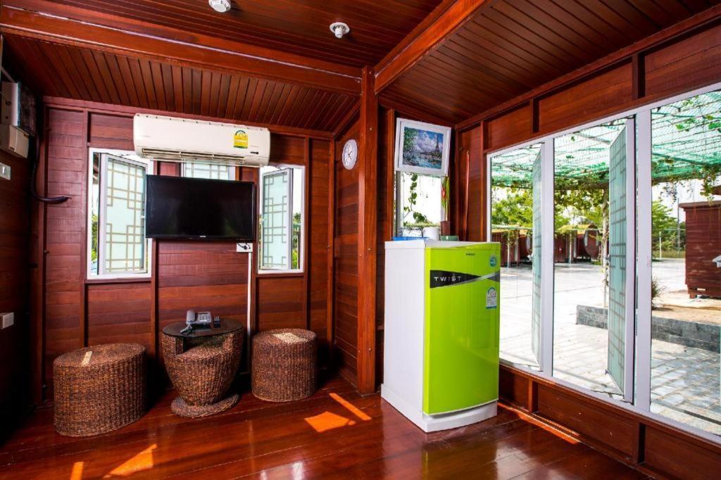 Prew Lom Chom Nam Resort Ban Phan Sadet Nok Exterior photo