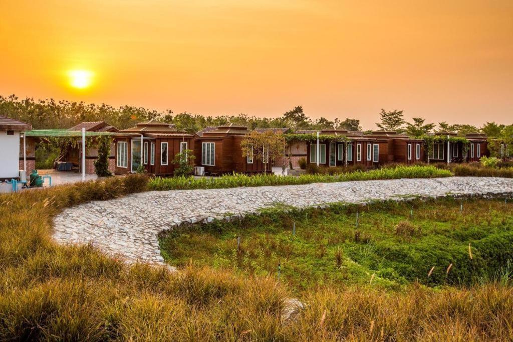 Prew Lom Chom Nam Resort Ban Phan Sadet Nok Exterior photo